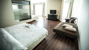 In-room safe, cribs (surcharge), rollaway beds (surcharge), WiFi (free) - Putatan Platinum Hotel (Kota Kinabalu)