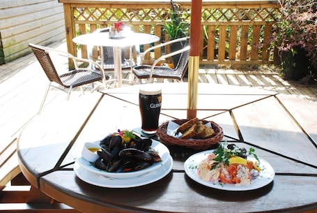 Se sirven cenas. Casey's Hotel Glengarriff