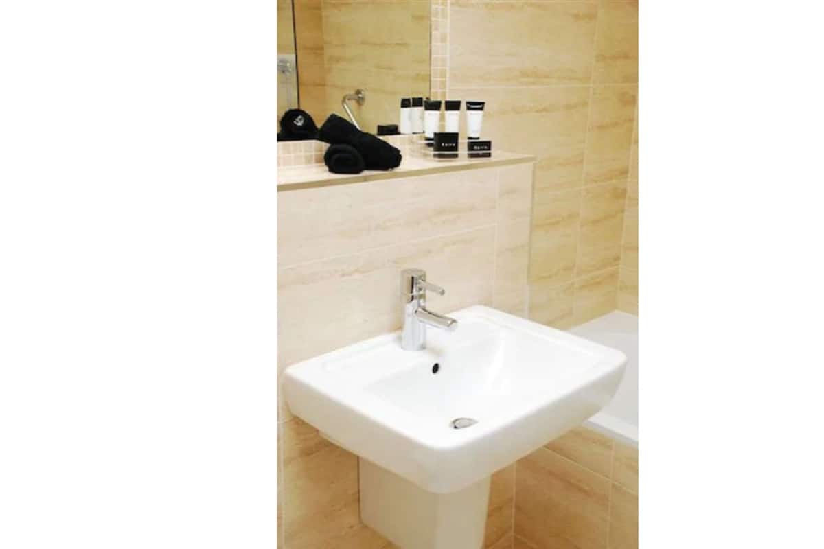 twin room | bathroom sink