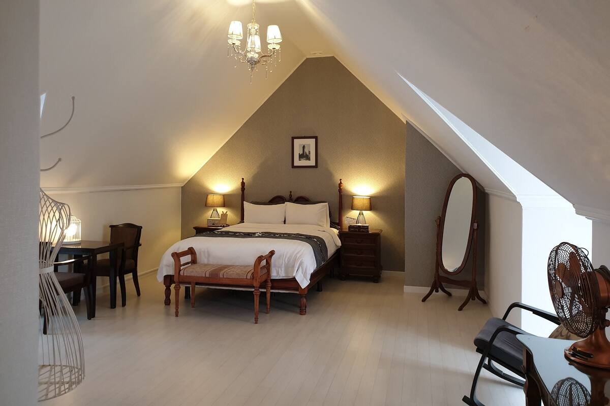 Room R Attic | Down comforters, minibar, desk, soundproofing