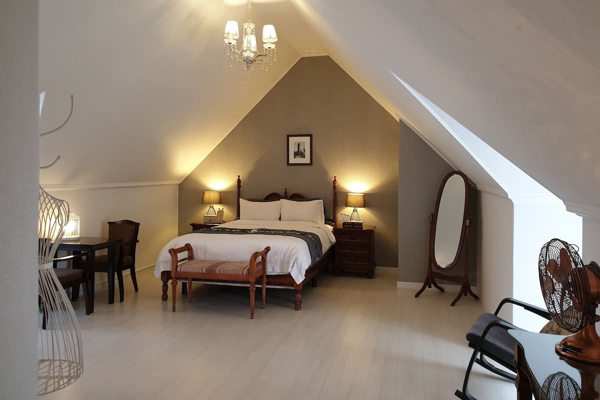 Doppia Classic | Copriletto in piuma, minibar, con stile personalizzato