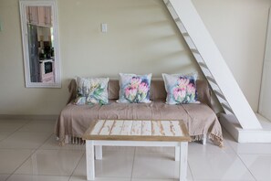 Standard-huoneisto, 1 suuri parisänky, vuoristonäköala | Olohuone