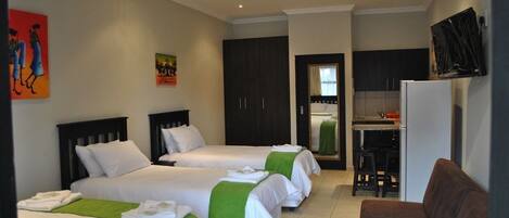 Family Room (Deluxe) | 1 bedroom, Egyptian cotton sheets, premium bedding, memory foam beds