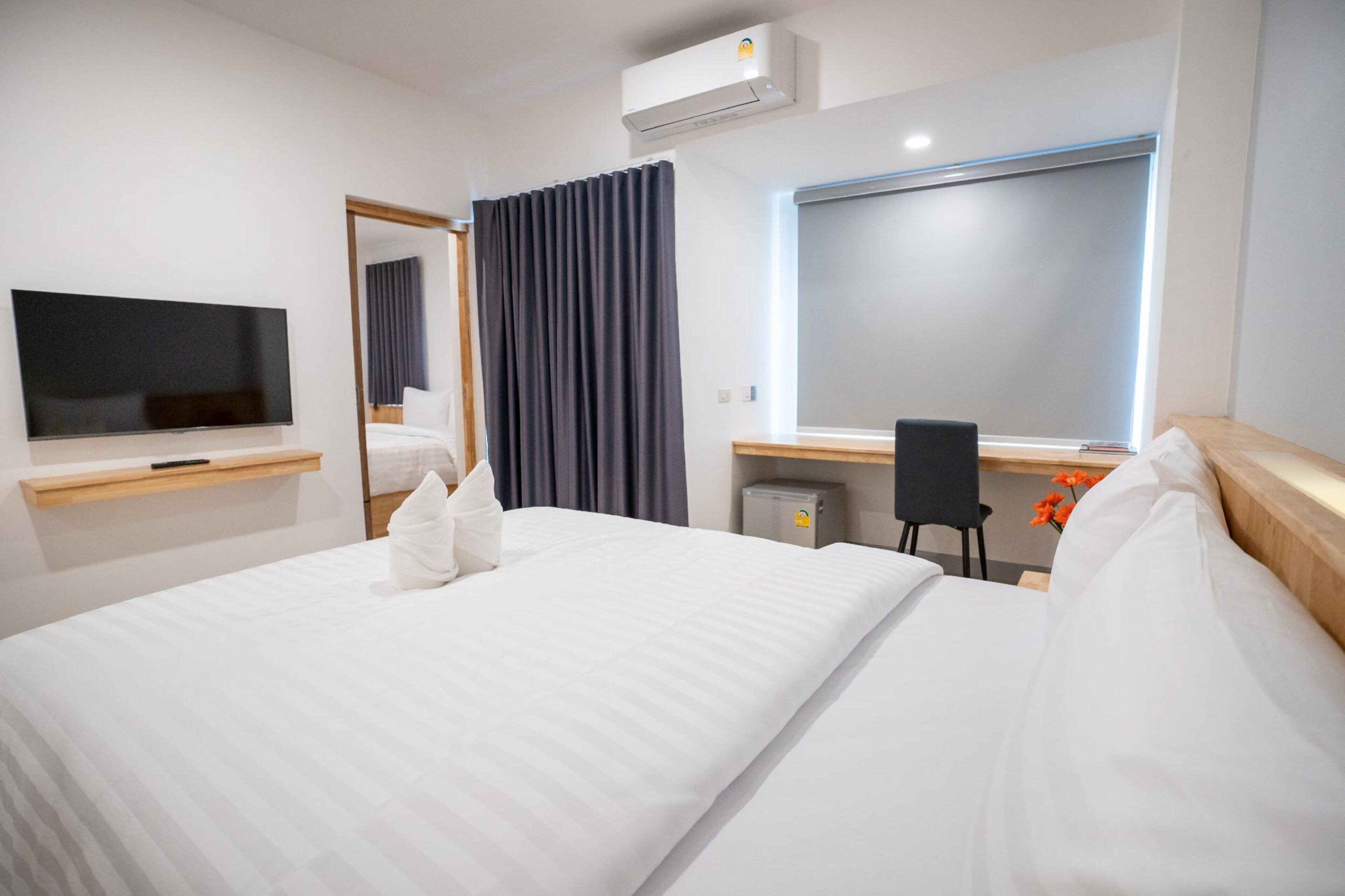 family room (superior) | premium bedding, minibar, desk, soundproofing