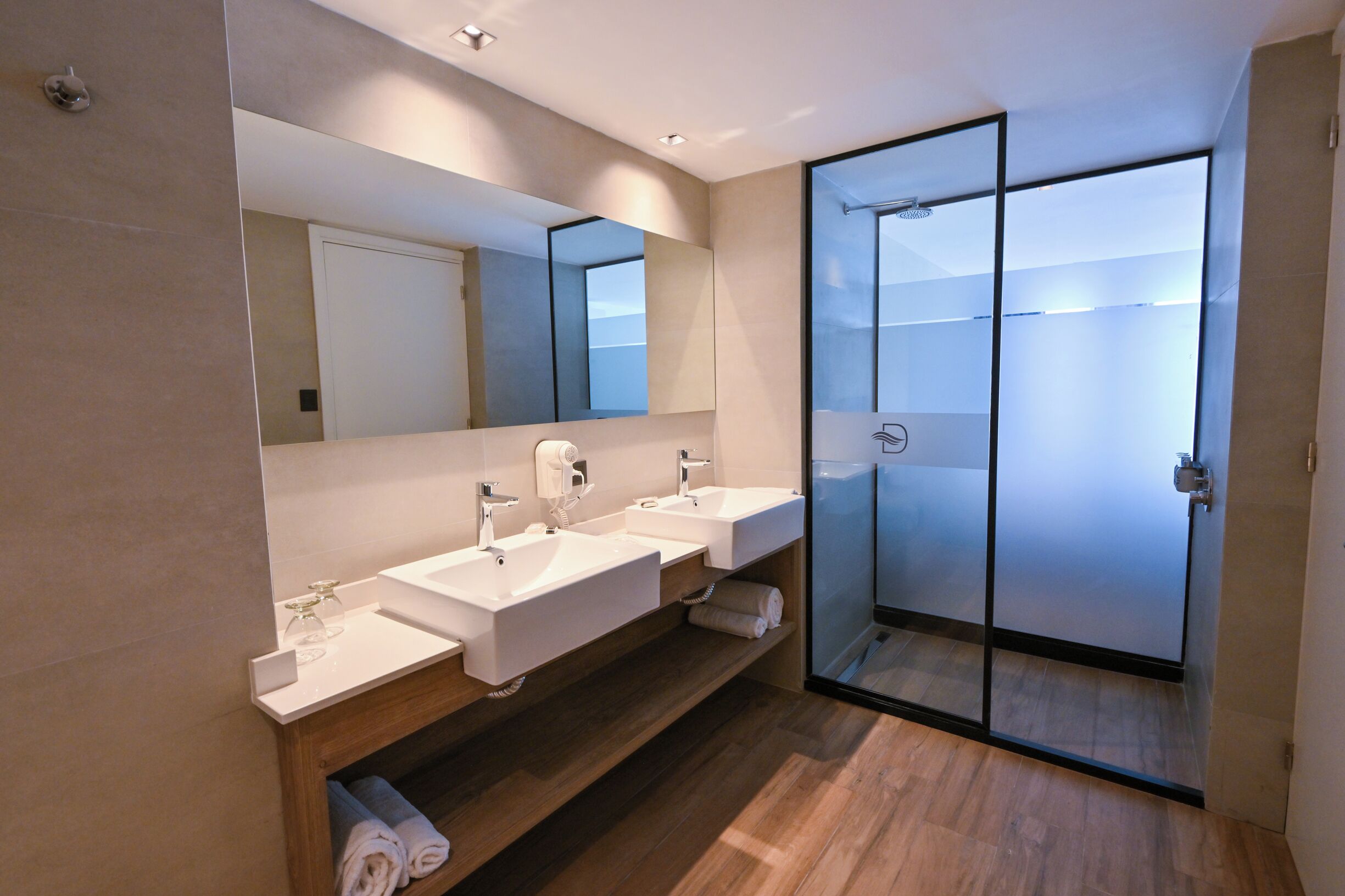 deluxe double room | bathroom | shower, free toiletries, hair dryer, towels