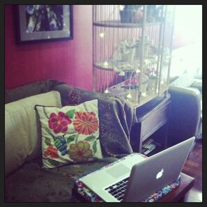 Interior - Adelaide Hostel (San Francisco)