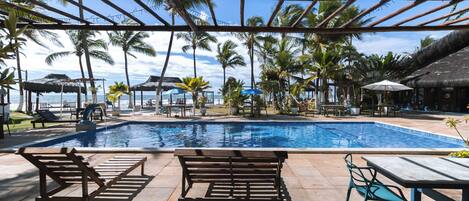 AuĂenpool, LiegestĂŒhle