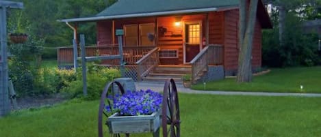 Premium bedding, iron/ironing board, free WiFi