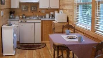 Cottage, Private Bathroom (Aunt Geri's Cottage) | Premium bedding, iron/ironing board, free WiFi