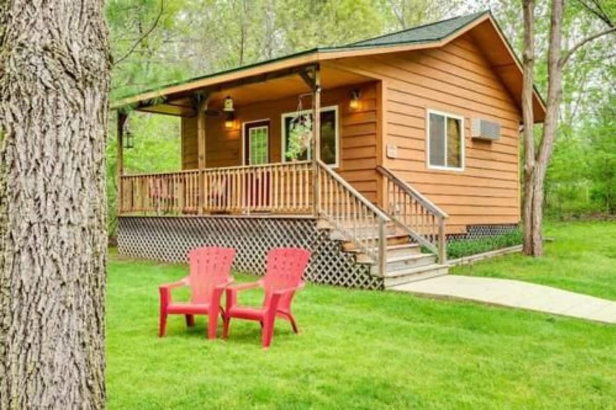 Mökki, oma kylpyhuone (Bowman's Garden Cottage) | Ylelliset vuodevaatteet, silitysrauta/-lauta, ilmainen Wi-Fi