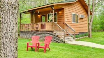 Cottage, Private Bathroom (Bowman's Garden Cottage) | Premium bedding, iron/ironing board, free WiFi