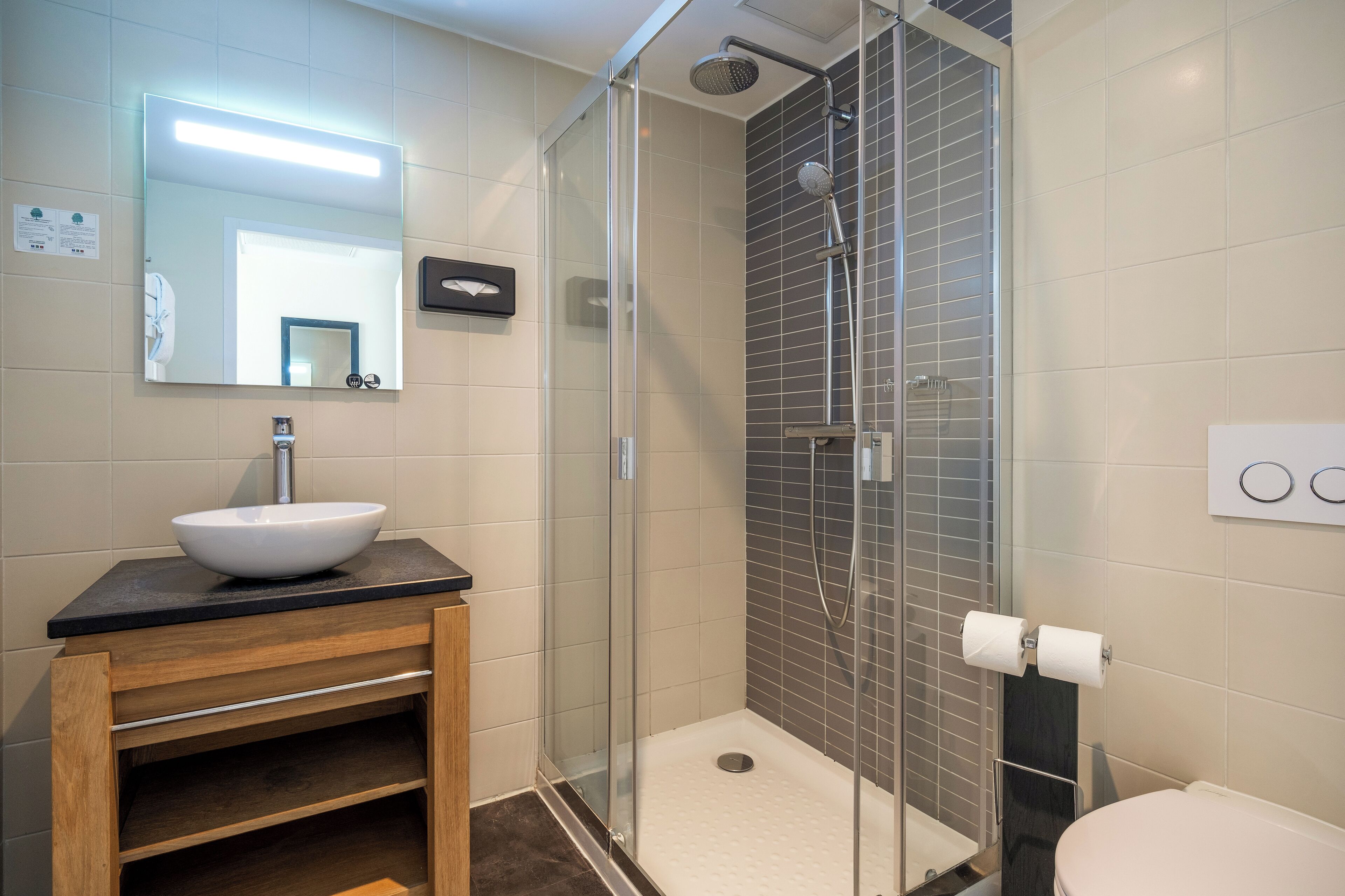 superior room, 1 queen bed, city view | bathroom | free toiletries, hair dryer, towels