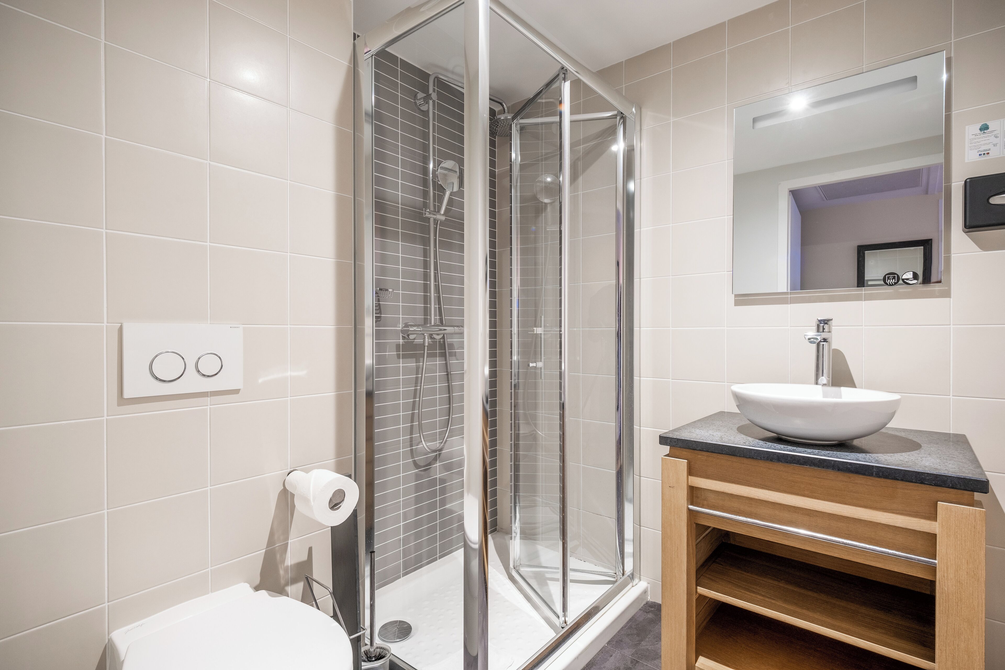 superior room, 1 queen bed, ocean view | bathroom | free toiletries, hair dryer, towels