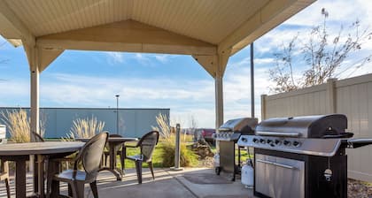 My Place Hotel - Dickinson, ND