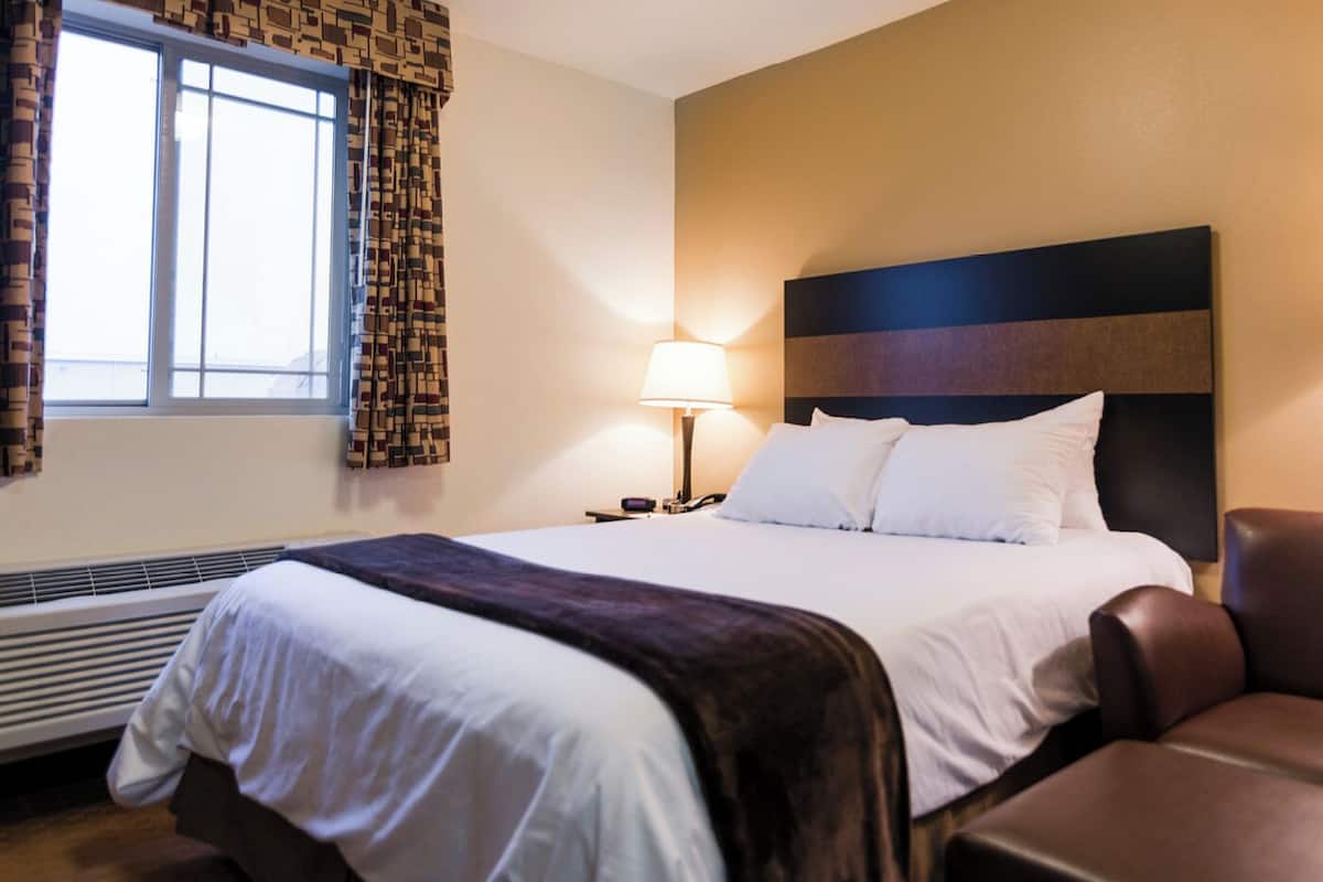 Ropa de cama de alta calidad, camas con pillow-top y escritorio