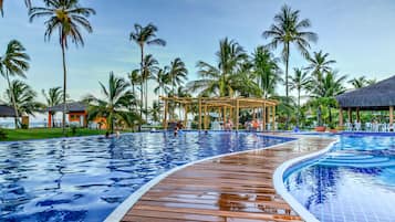2 piscinas al aire libre