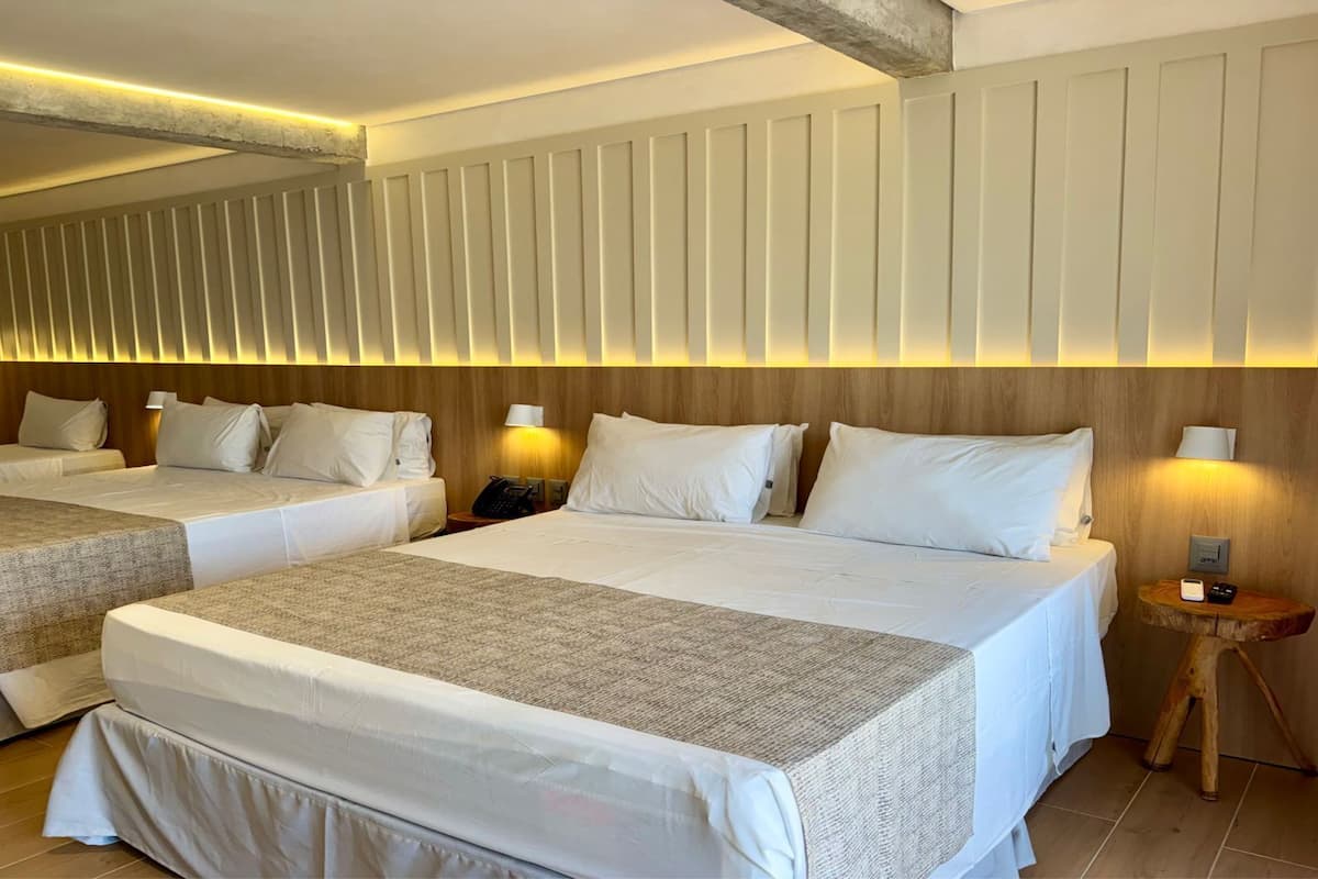 Premium Familia | In-room safe, individually decorated, blackout drapes, bed sheets