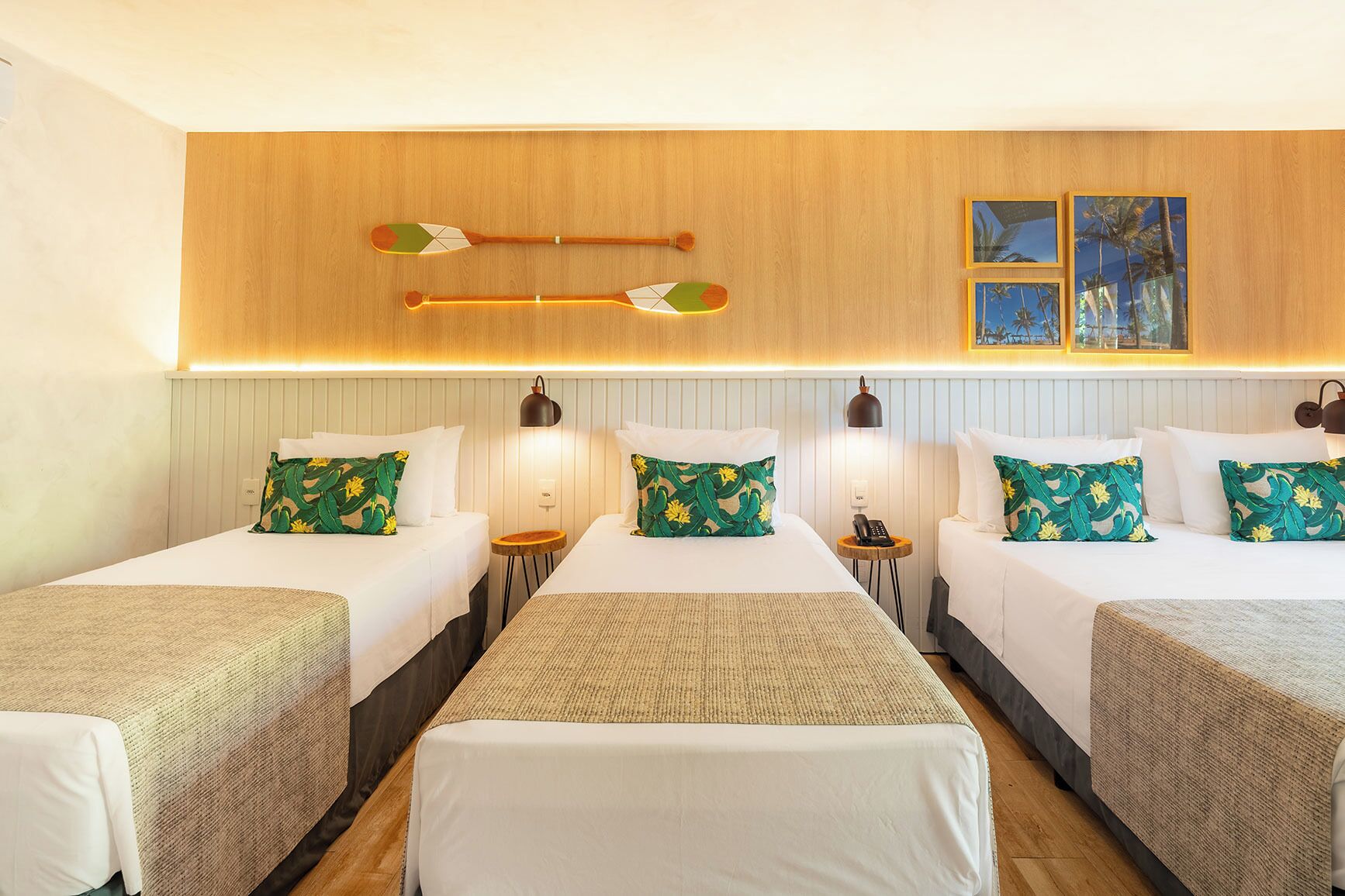 Safe på rommet, individuelt dekorert og blendingsgardiner