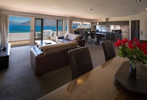 Căn hộ, 2 phòng ngủ, quang cảnh hồ | Trang trí khác biệt, trang bị nội thất với thiết kế riêng biệt