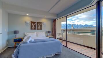 2 Bedroom Premier Lakeview | Individually decorated, individually furnished, blackout drapes