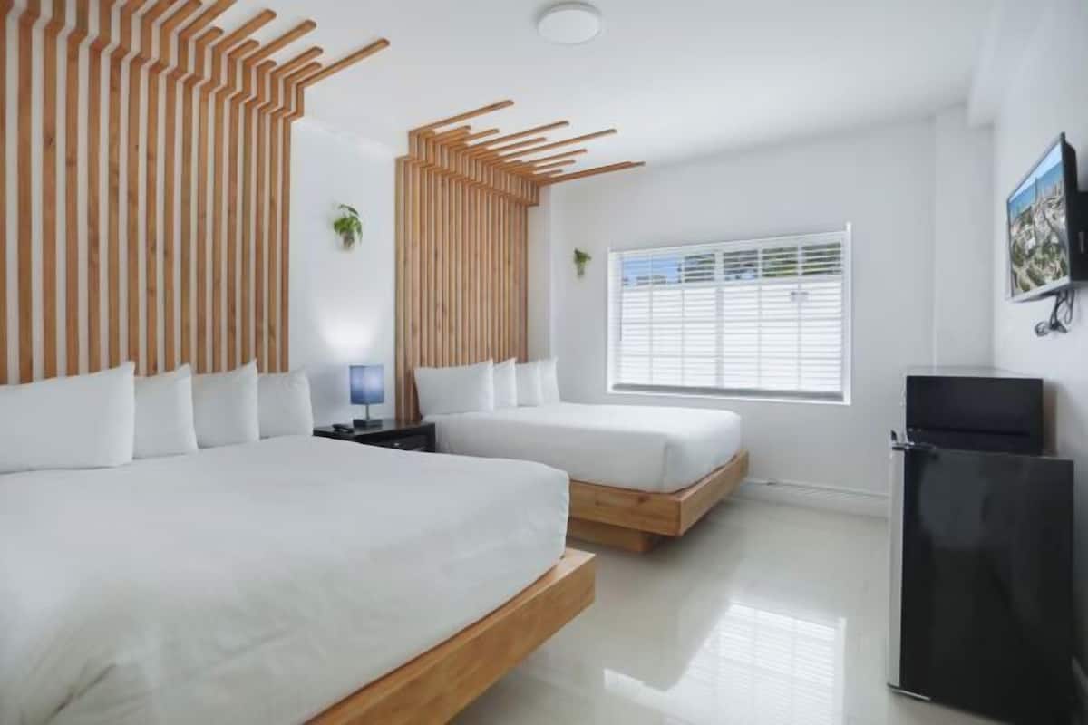 1 soveværelse, dundyner, pengeskab på værelset, lydisolering