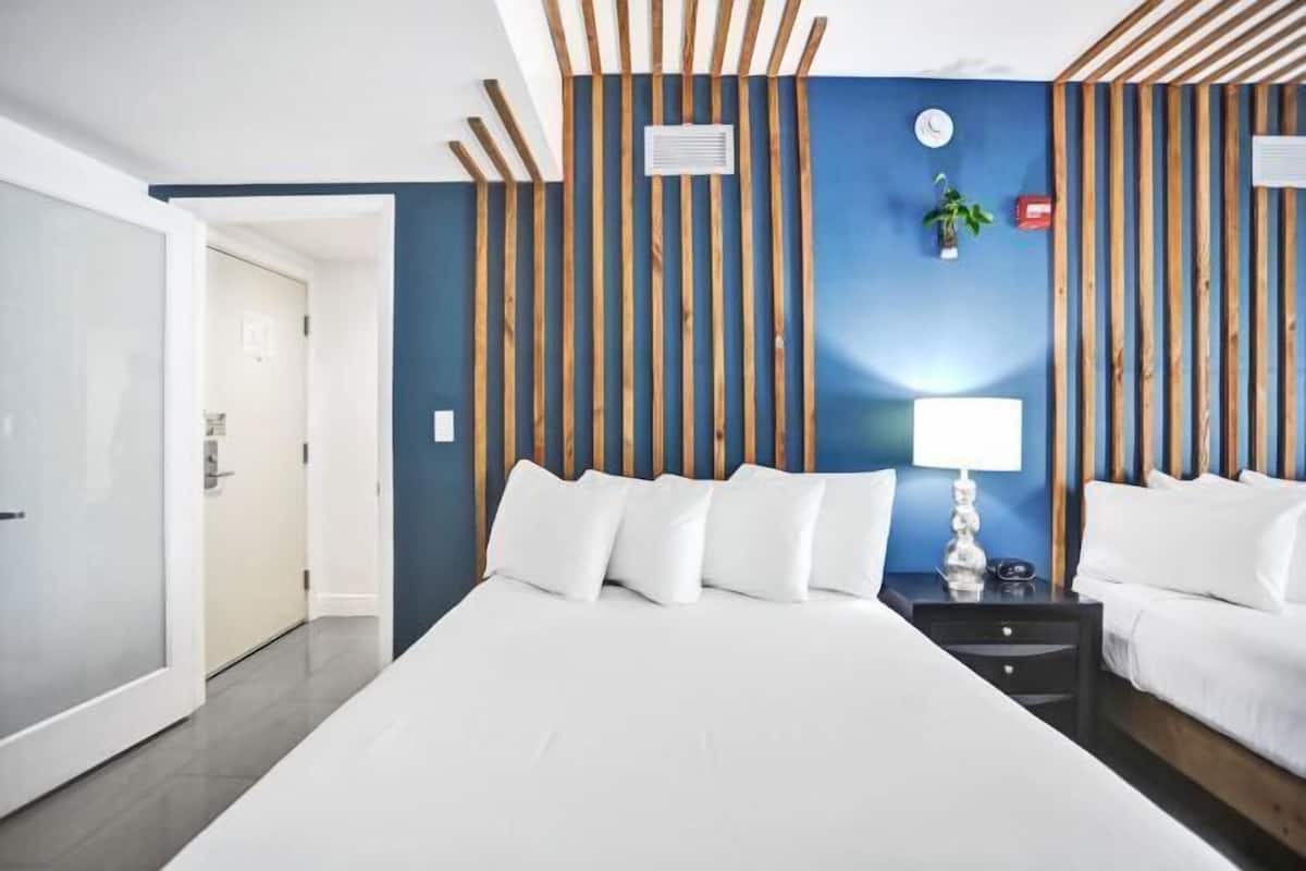 1 soveværelse, dundyner, pengeskab på værelset, lydisolering