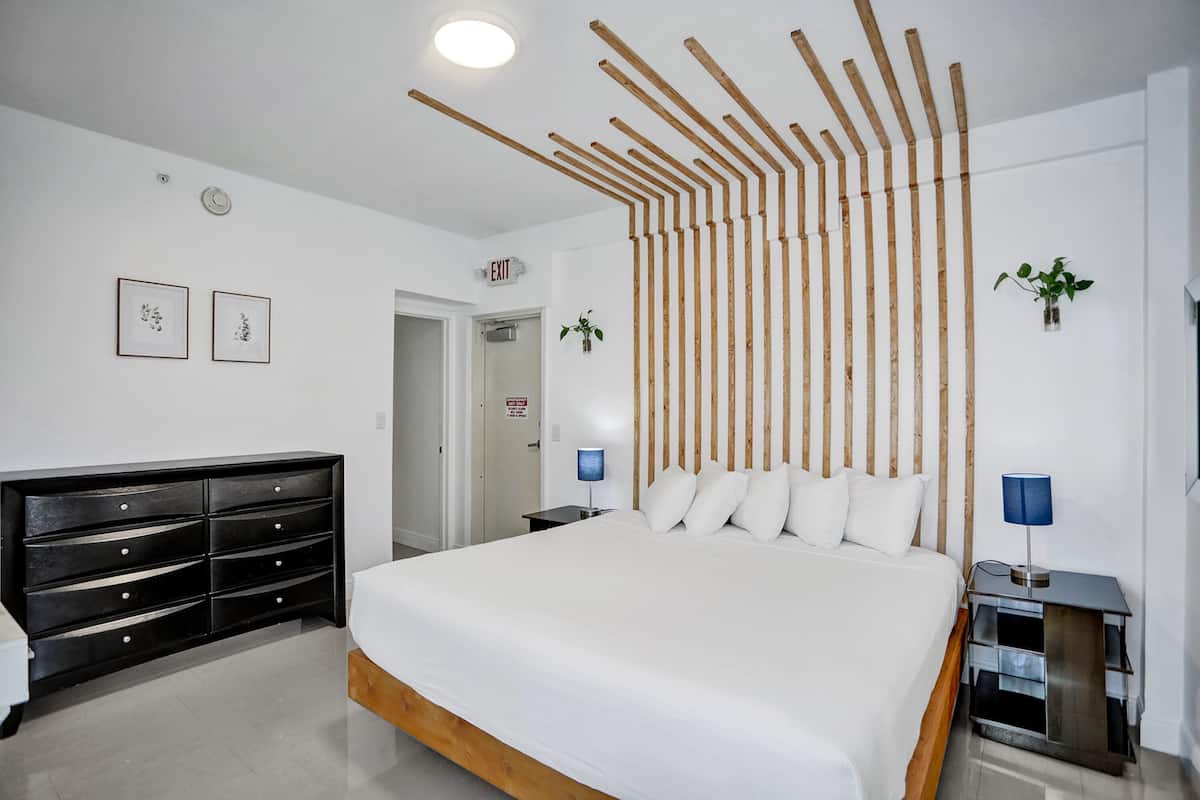 Premium-suite - 2 soveværelser - køkken - udsigt til gårdsplads | 1 soveværelse, dundyner, pengeskab på værelset, lydisolering