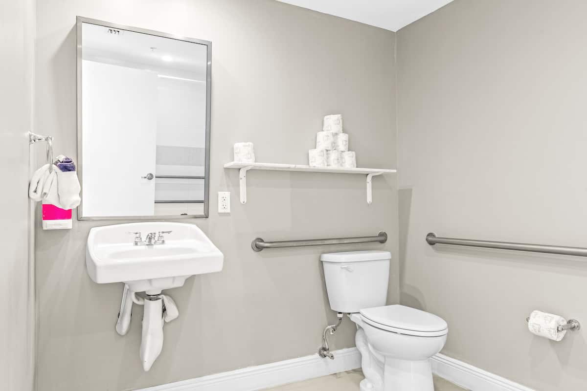 Deluxe-studiolejlighed - 1 kingsize-seng - køkken | Badeværelse | Bruser, gratis toiletartikler, hårtørrer, håndklæder