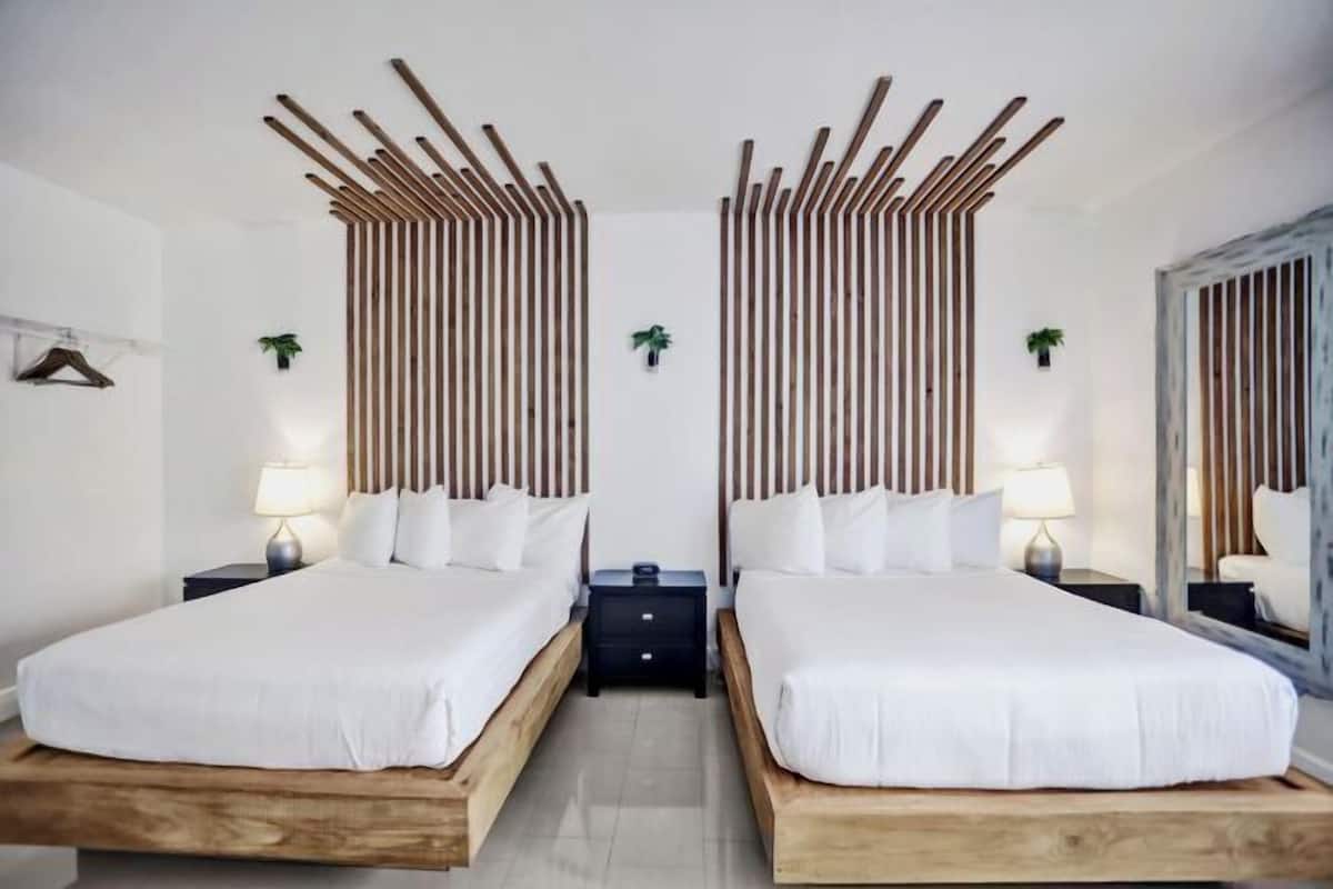 1 soveværelse, dundyner, pengeskab på værelset, lydisolering