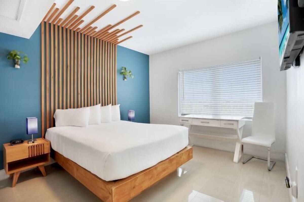 1 soveværelse, dundyner, pengeskab på værelset, lydisolering