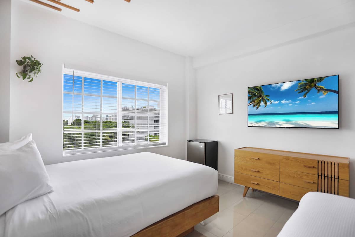 Superior-dobbeltværelse - 2 queensize-senge | 1 soveværelse, dundyner, pengeskab på værelset, lydisolering