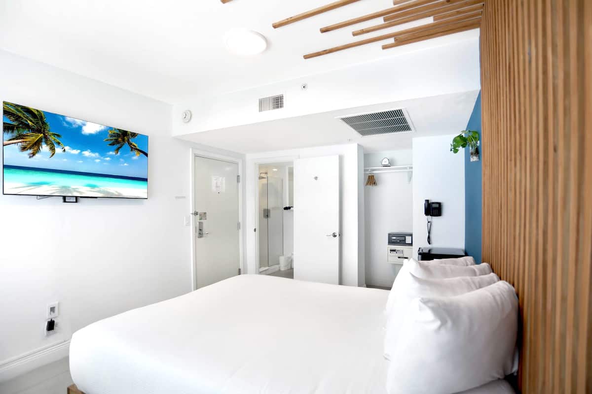 Superior-værelse - 1 queensize-seng | 1 soveværelse, dundyner, pengeskab på værelset, lydisolering