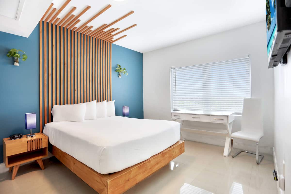 Superior Room, 1 Queen Bed | 1 bedroom, down comforters, in-room safe, soundproofing