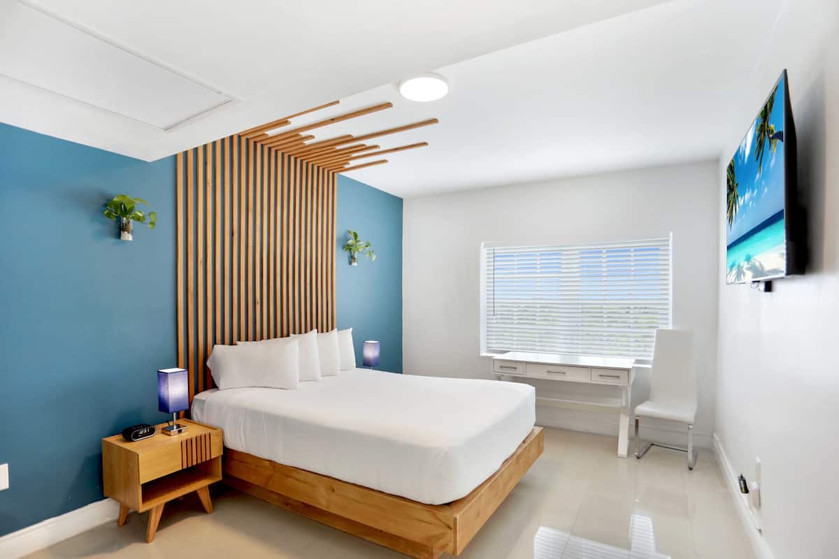 Superior-værelse - 1 queensize-seng | 1 soveværelse, dundyner, pengeskab på værelset, lydisolering