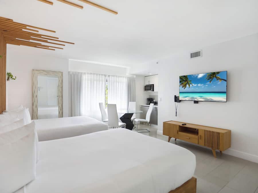 Familie suite, 2 slaapkamers, keuken | Donzen dekbedden, een kluis op de kamer, geluiddichte muren