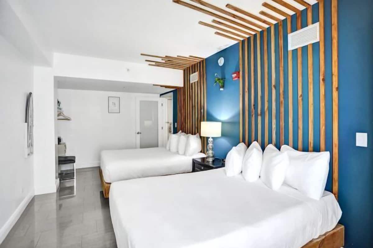 1 soveværelse, dundyner, pengeskab på værelset, lydisolering