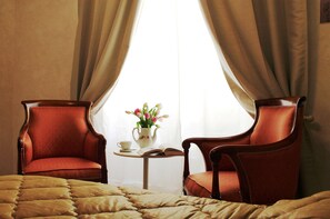 Minibar, coffres-forts dans les chambres, décoration personnalisée