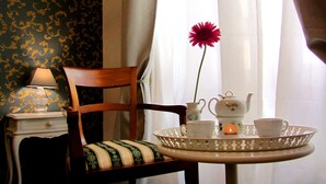 Classic-dobbeltværelse | Roomservice – spisemuligheder
