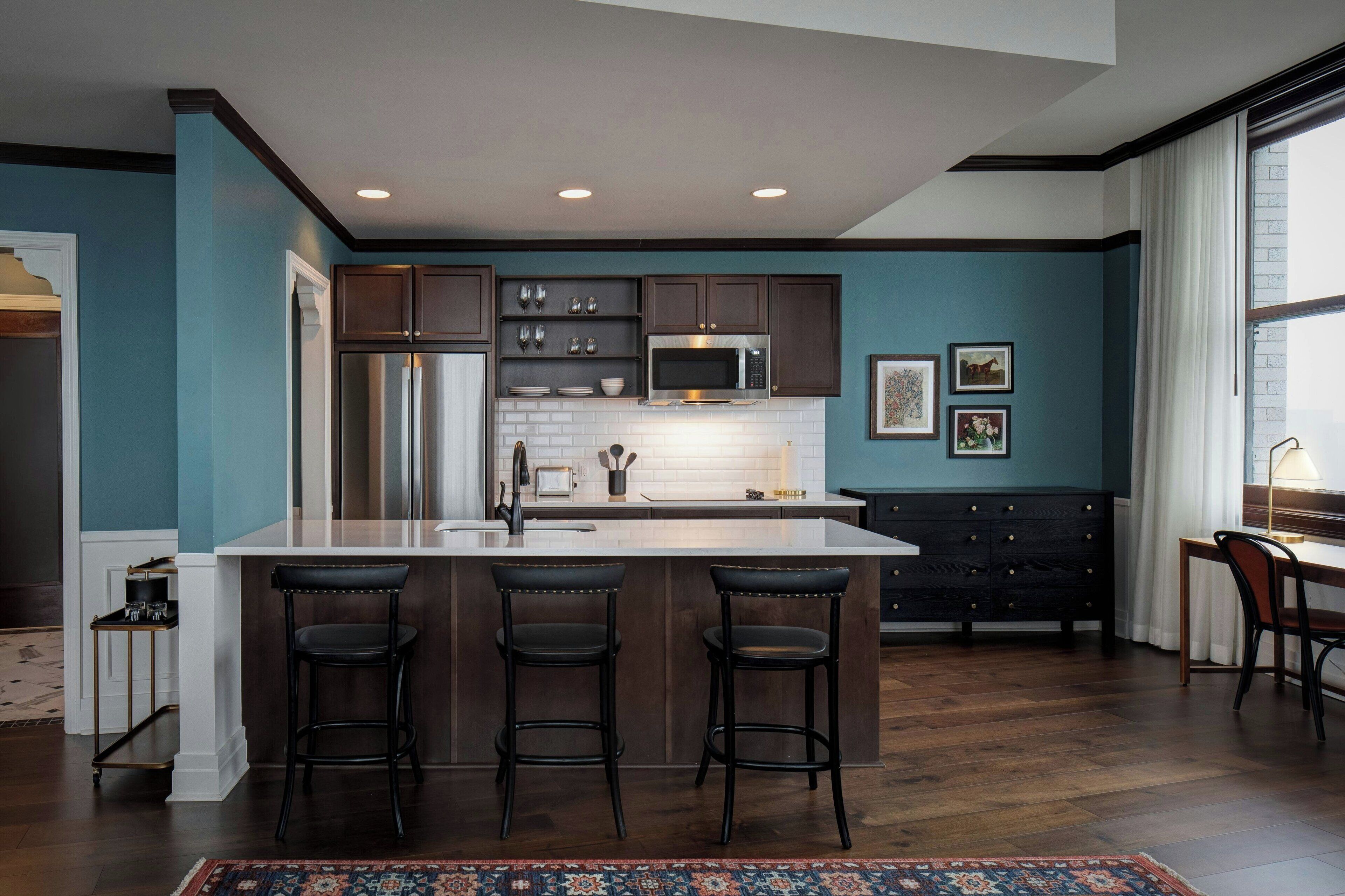 mini-fridge, coffee/tea maker