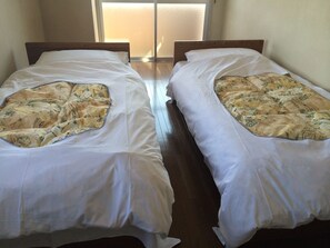 Premium bedding, desk, iron/ironing board, free WiFi