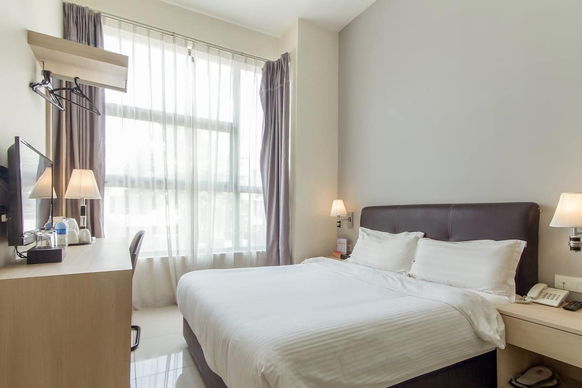 Habitación superior, 1 cama de matrimonio | Escritorio, tabla de planchar con plancha, camas supletorias