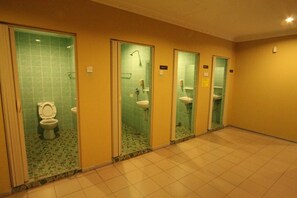 奢華雙人房 (2 Pax (Hotel)) | 浴室 | 淋浴設備、雨淋花灑、免費梳洗用品、坐浴桶