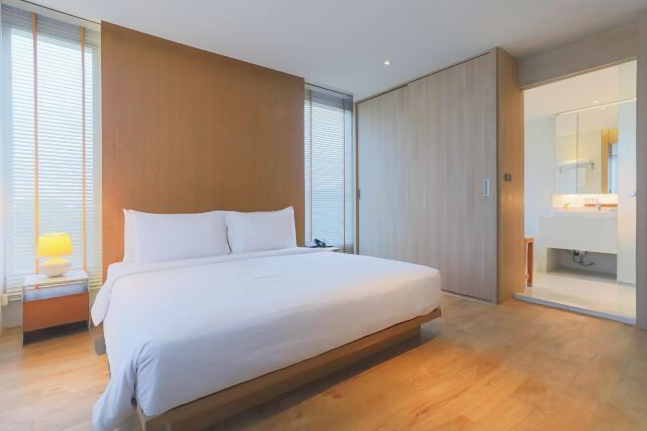 Cofres nos quartos, escrivaninha, cortinas blackout, Wi-Fi de cortesia