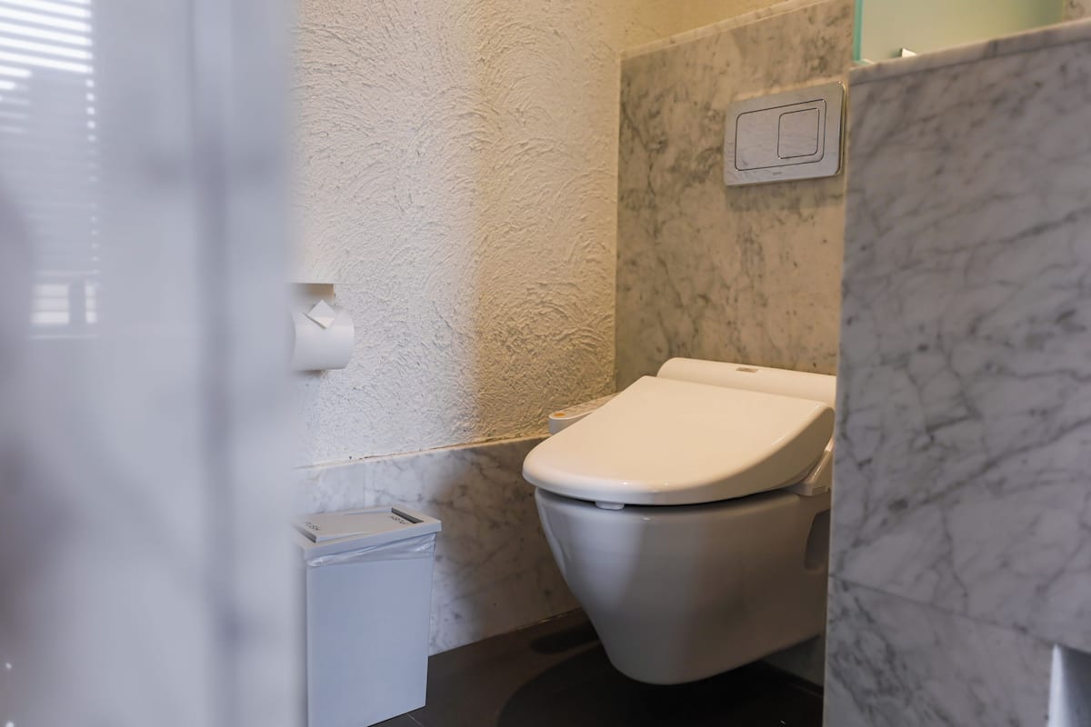 Luxury Seaview Corner Suite - 1 Bedroom | Salle de bain | Ensemble douche/baignoire, baignoire relaxante profonde