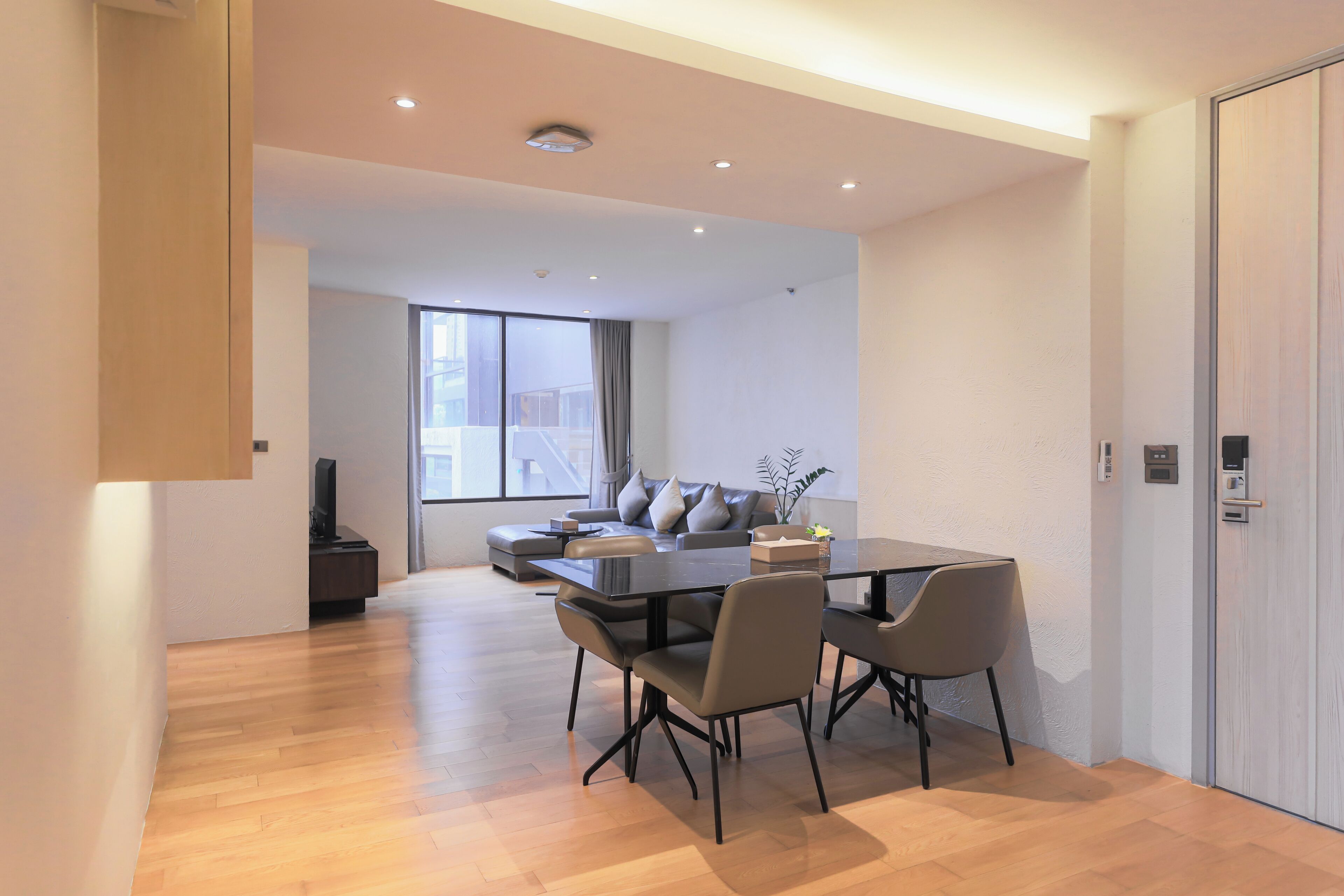 Luxury Seaview Corner Suite - 2 Bedroom | Coin séjour | Télévision LED