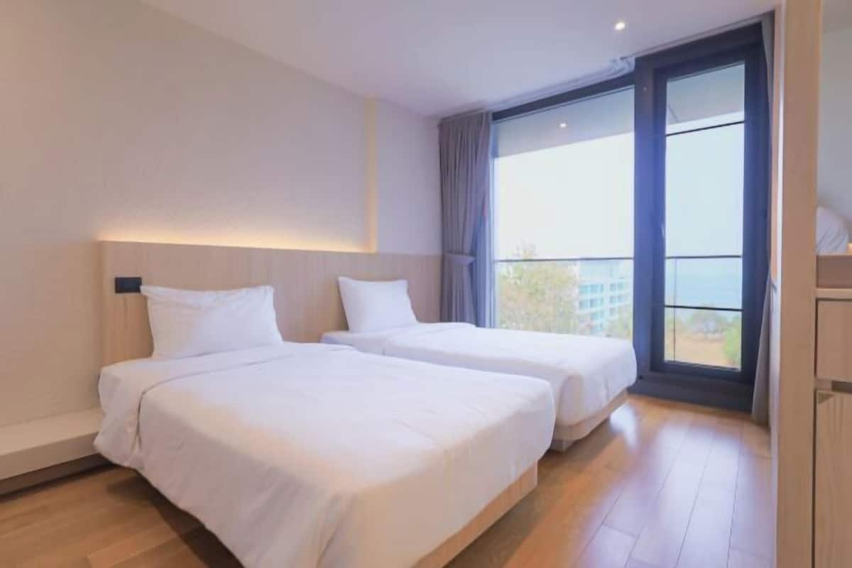 In-room safe, desk, blackout drapes, free WiFi