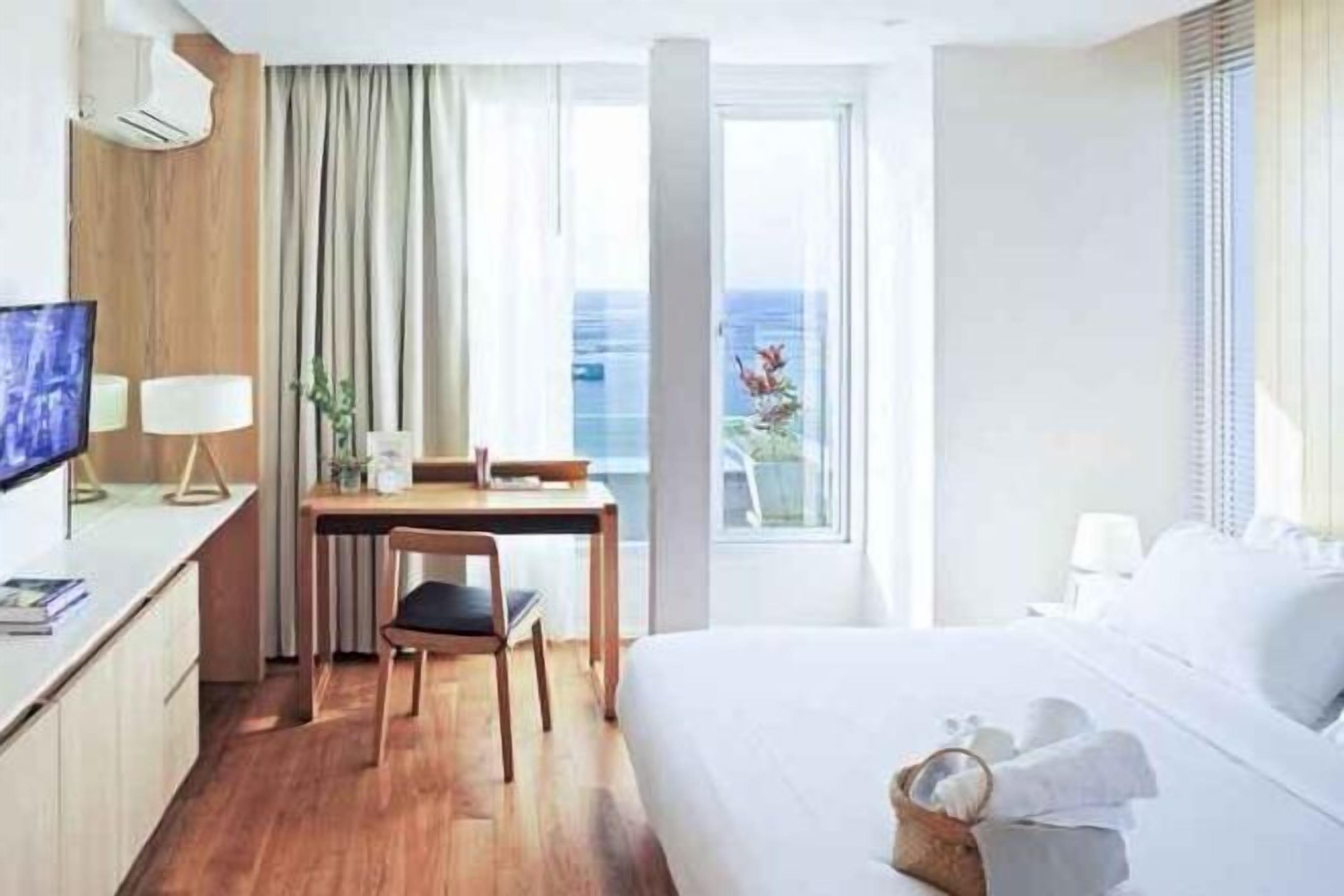 Zimmersafe, Schreibtisch, Verdunkelungsvorhänge, kostenloses WLAN