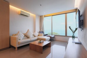 Seaview Suite 1 Bedroom | Living area