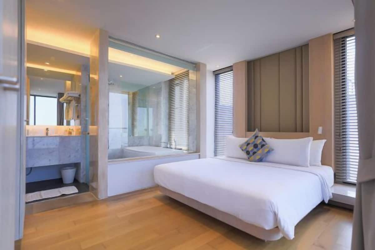 In-room safe, desk, blackout drapes, free WiFi