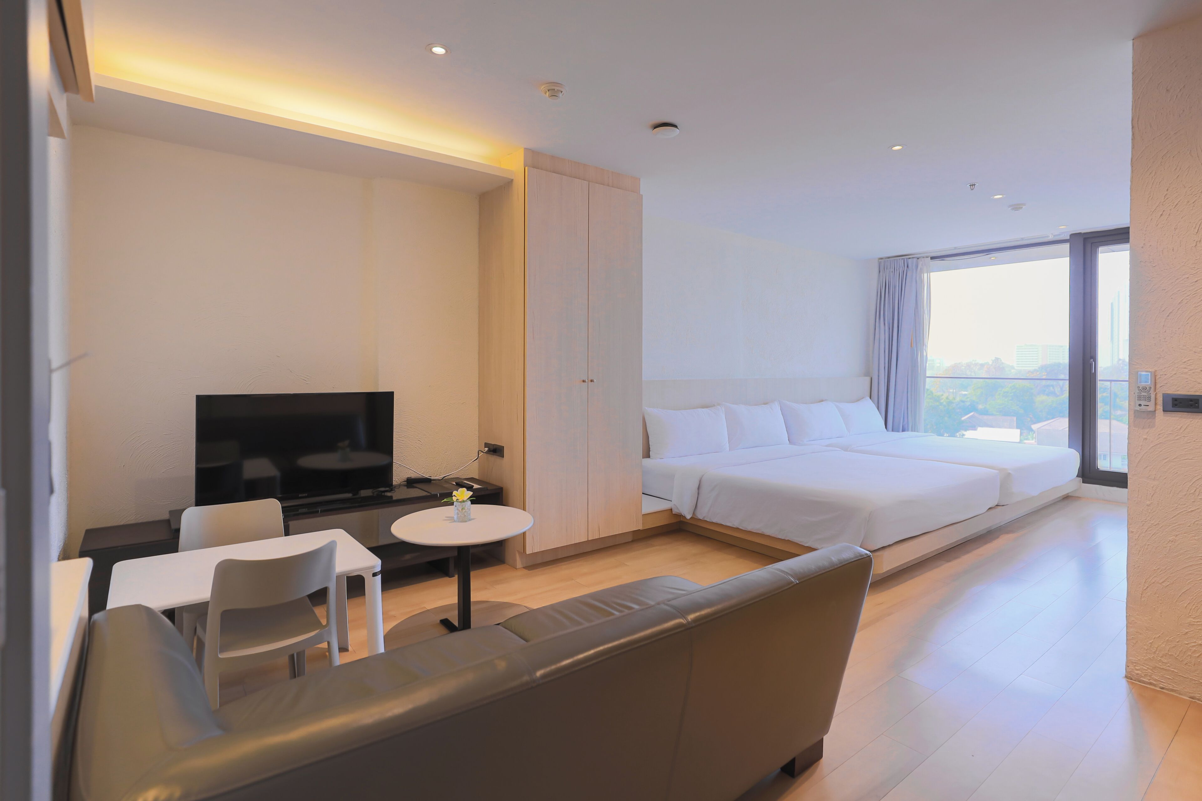 คอมฟอร์ทสตูดิโอ | ตู้นิรภัยในห้องพัก, โต๊ะทำงาน, ผ้าม่านกันแสง, Wi-Fi ฟรี